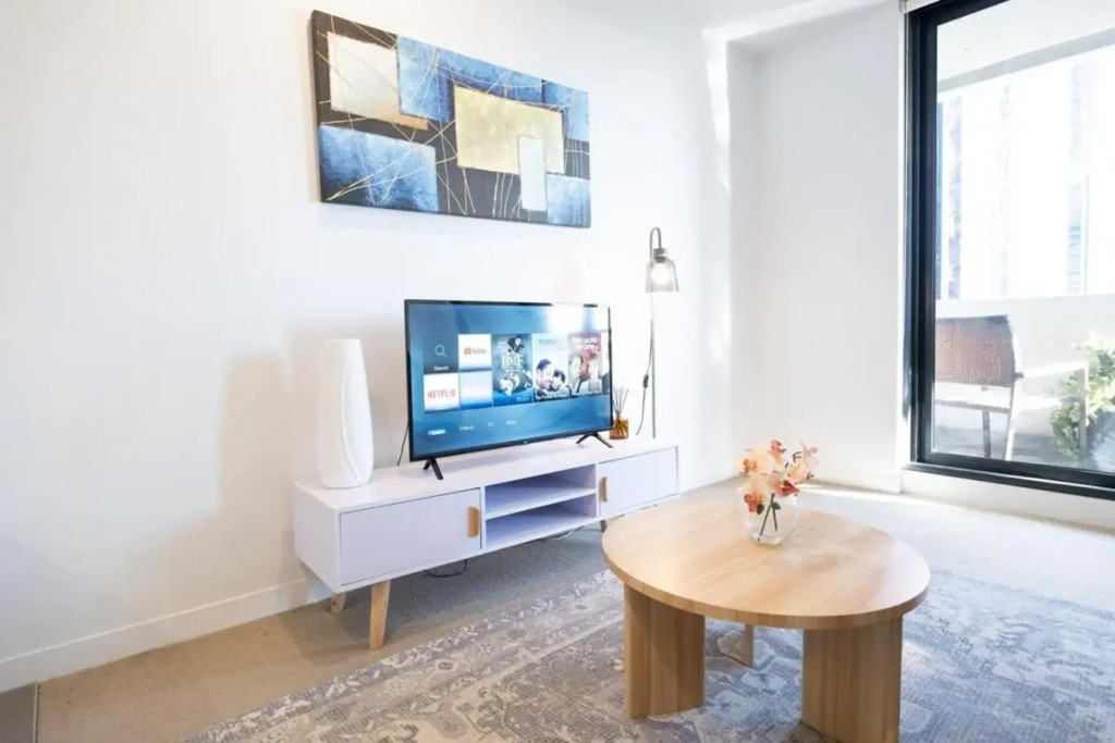 Bright 1BR1BA in MEL CBD+Balcony +wifi