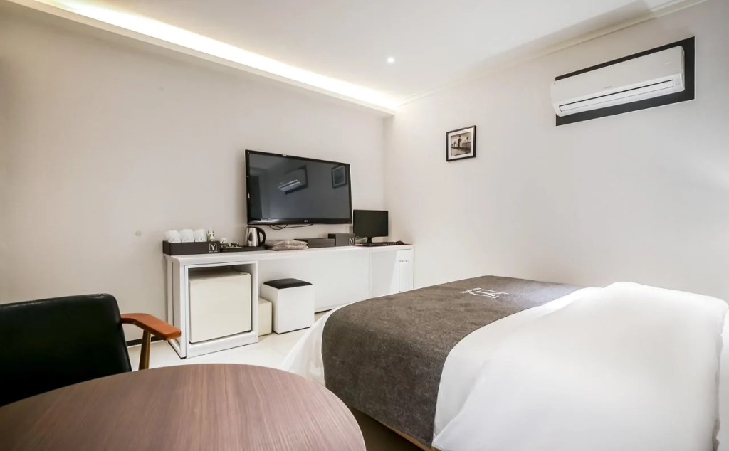 Yellow Hotel