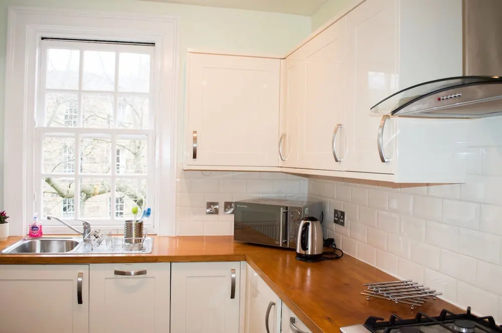 Bright 1 Bedroom Meadows Home