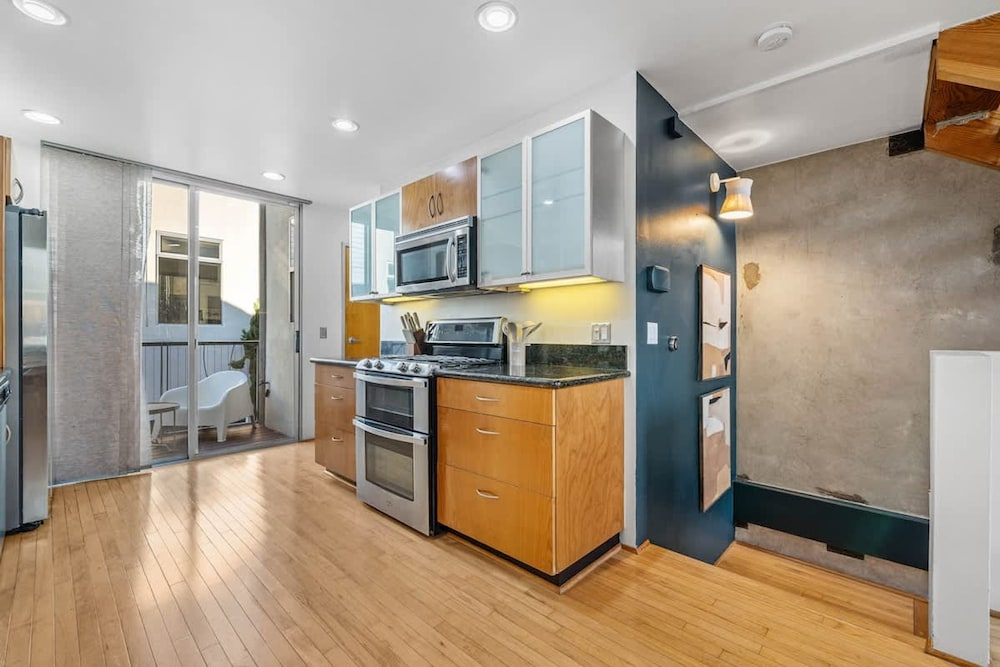Gaslamp Row House - Sleeps 8 Private Garage AC