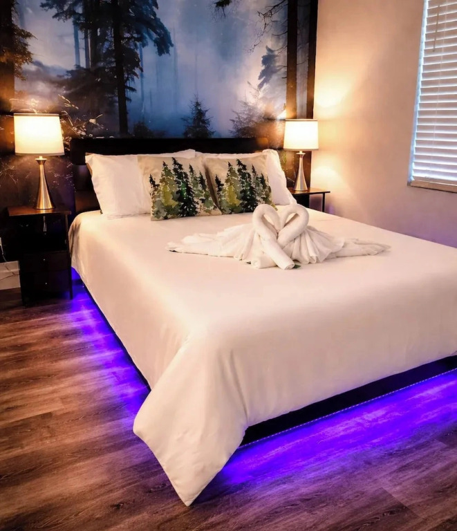 Solace Luxury 1BR Retreat Pool Hot Tub Wifi