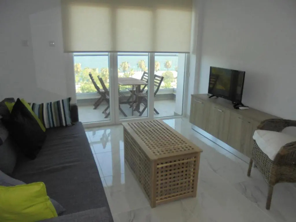 Kermia Court - Beach-front, modern 2 bedroom -sleeps 6