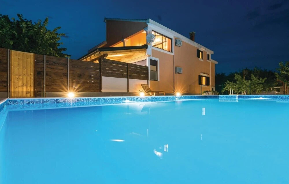 Awesome Apartment in Sukosan With 4 Bedrooms, Wifi and Outdoor Swimming Pool