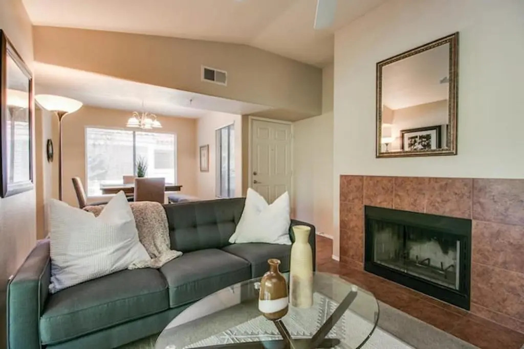 Luxury Paradise Valley Condo, Complete Remodel!