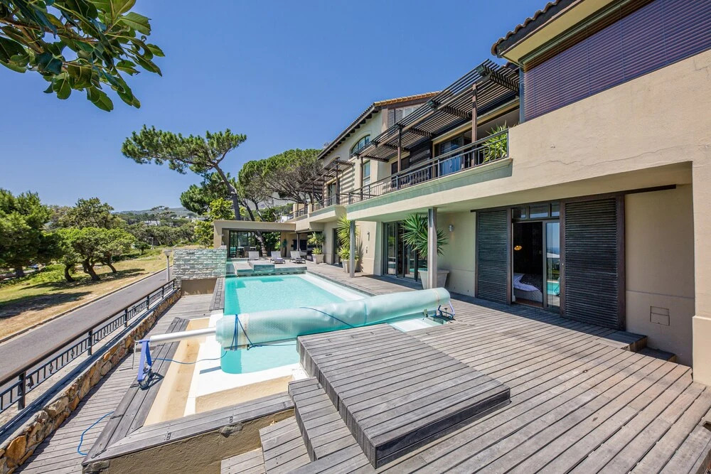 Roc Manor