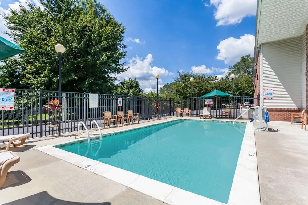 Days Inn & Suites Cambridge