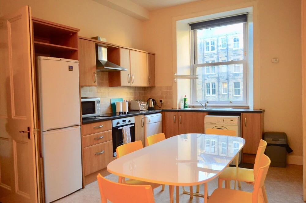 3 Bedroom Bruntsfield Flat