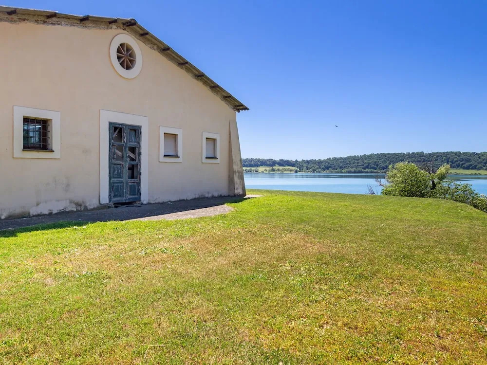 Scenic Apartment in Rome near Lago di Martignano