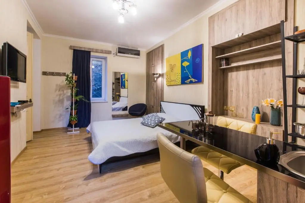 3 Min to Rustaveli Avenue