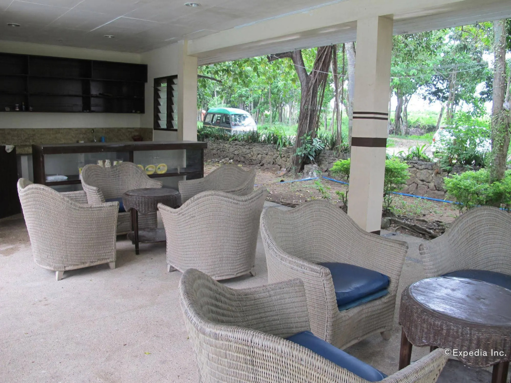 BlueFins Resort