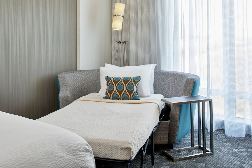 Courtyard by Marriott Baltimore Downtown/McHenry Row