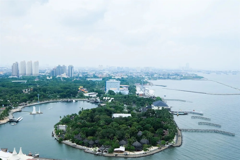 Spacious 2Br Ancol Mansion Apartment