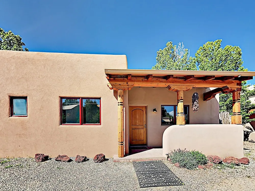 Cozy Oasis Near Plaza W/ Private Backyard & Grill 2 Bedroom Home