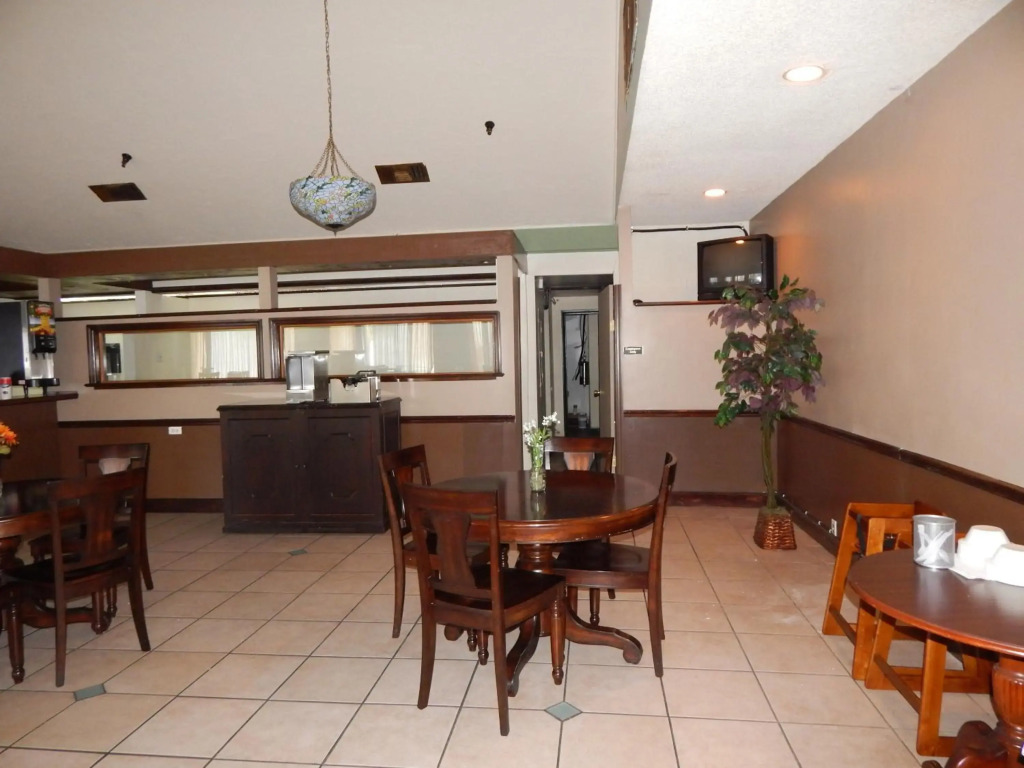 Knights Inn - Plant City