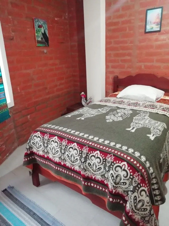Hostal La Casa Amarilla City
