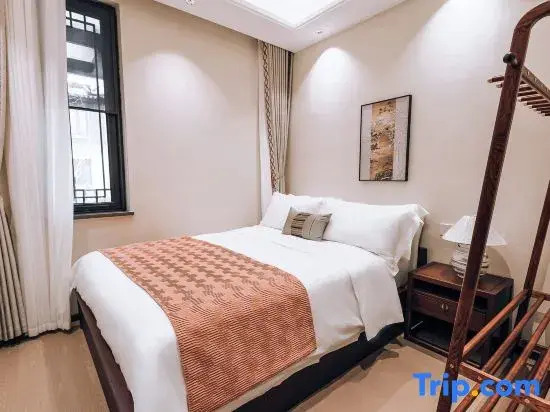 Lancheng Taohuayuan Wenquan Courtyard House (Honghu)