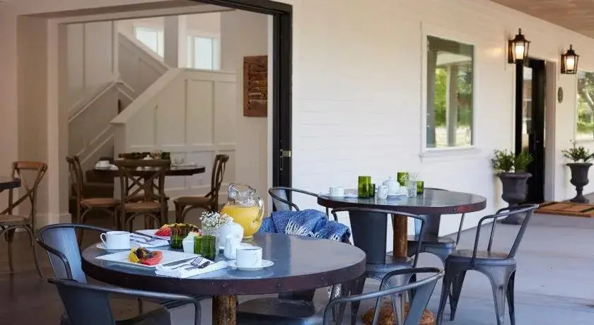 SummerWood Inn