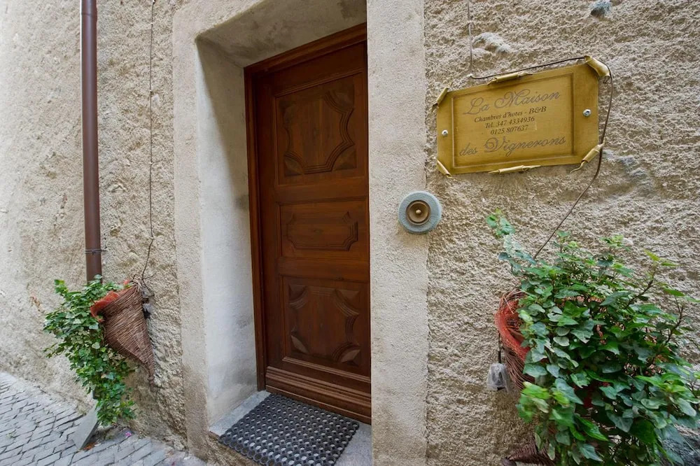 La Maison Des Vignerons Chambres DHotes B&B
