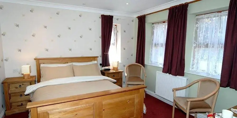 New Overlander Inn