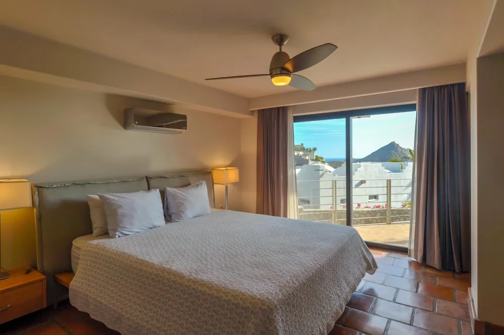 Great Cabo Location for Large Group at Villa Jade de Law