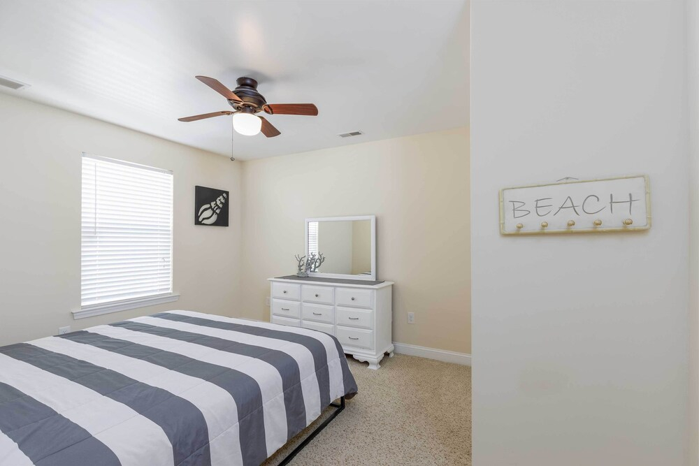 Breezy Ocean City Home: Walk to Beach + Boardwalk!