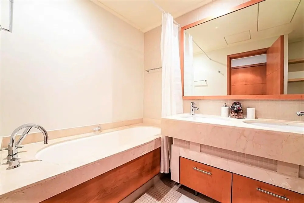 Stunning 2 bed Balcony Marina View Dubai