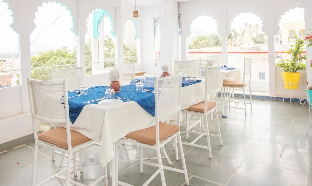 Hotel Udai Niwas By The Lake
