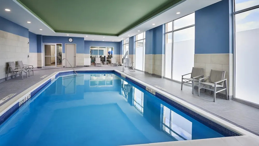 Holiday Inn Express & Suites Windsor East - Lakeshore by IHG