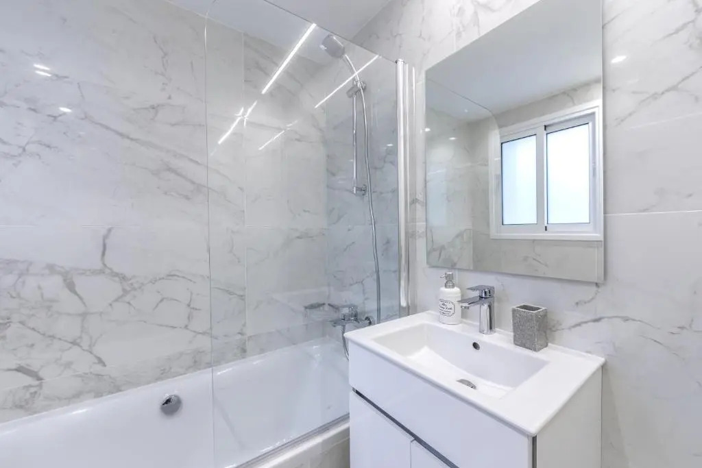 Lovely 3-bedroom apartment in Prokymea court