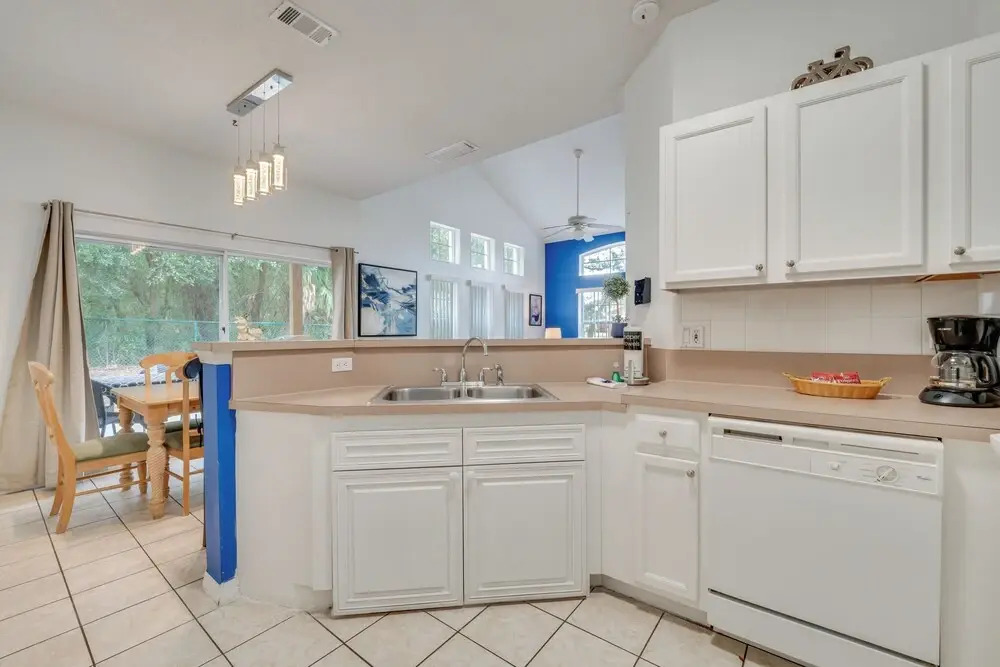 8 Mi to Disney World: Townhome w/ Balcony & Patio!