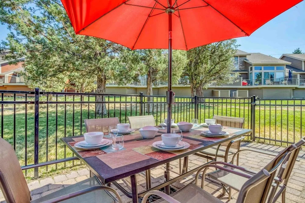 Spacious Outdoor Patio and Resort Amenities - Stylish Retreat