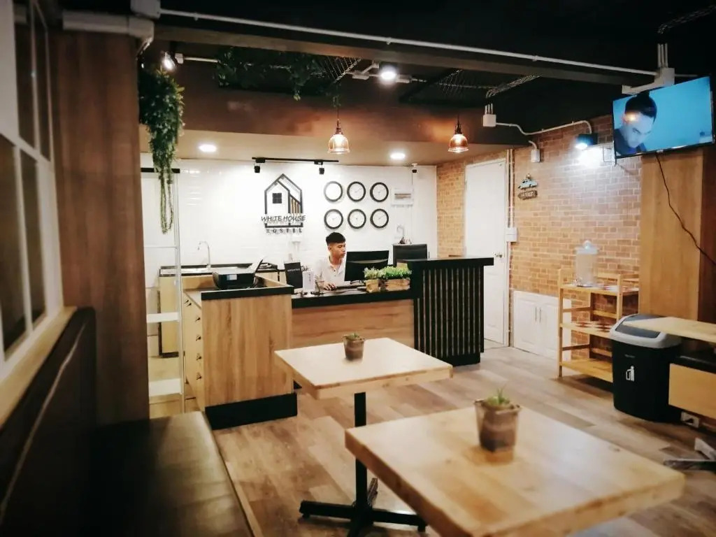 White House Hostel