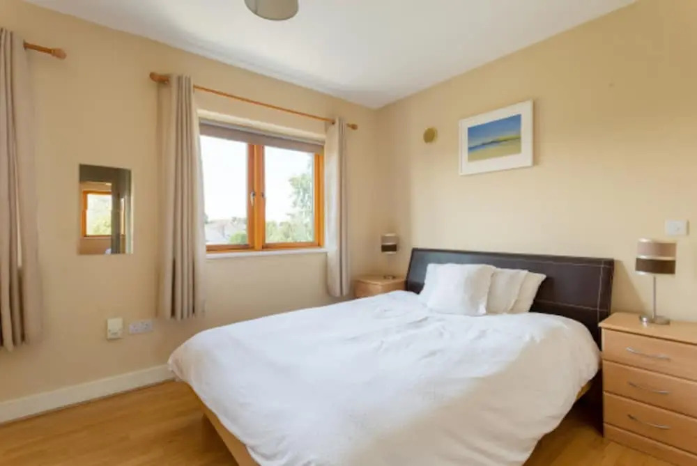 Modern 2 Bedroom Apartment With Private Balcony