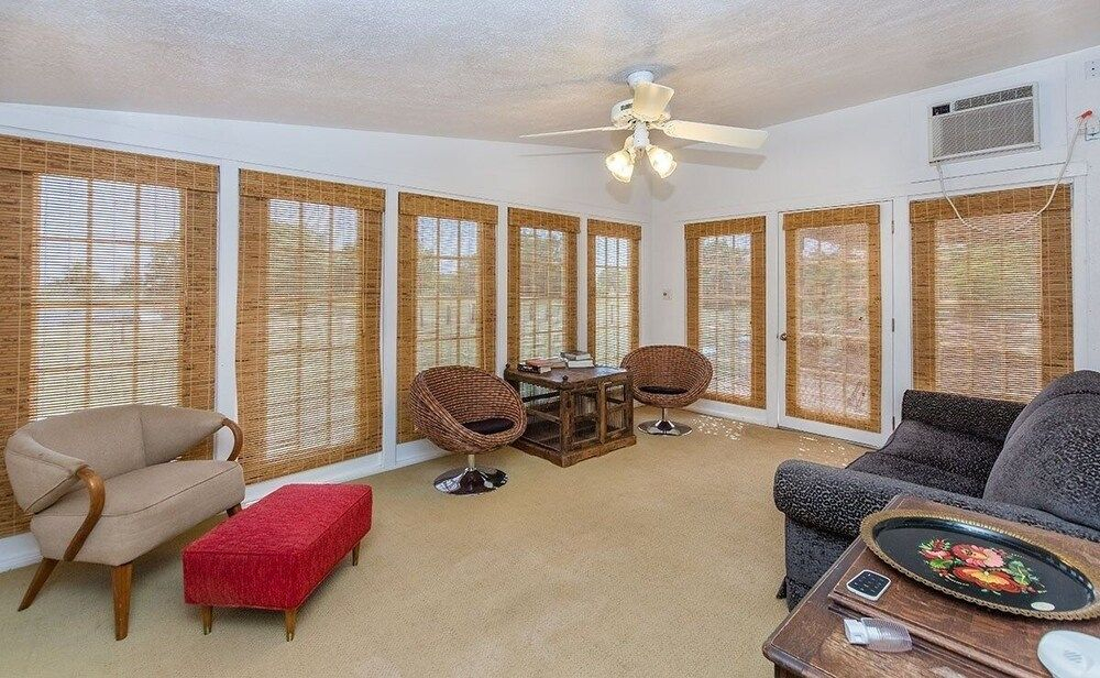 Fischer 3 Bedroom Farmhouse by RedAwning