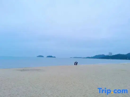 Yueluo Xishuang Homestay (Zhuhai Lovers North Road Sun Yat-sen University)