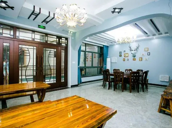 Half-corner Hostel