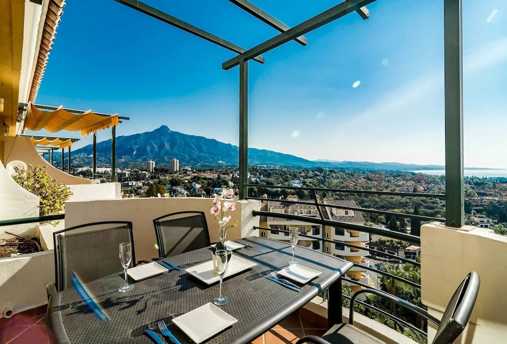 SAA-Great 2 bed apt 10 min walk to Puerto Banus