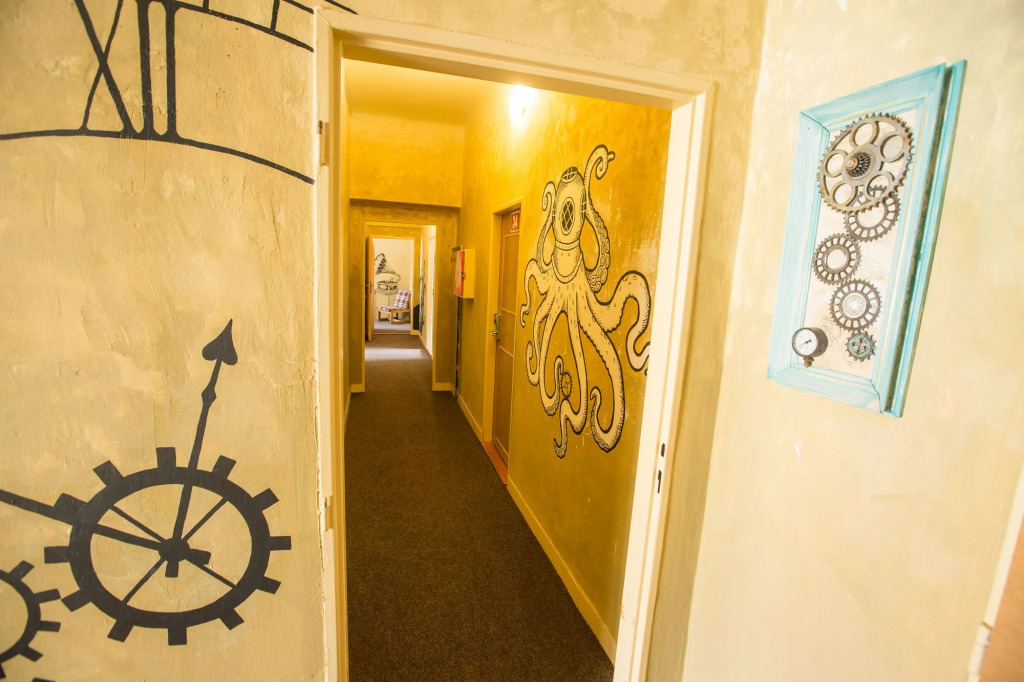 Hostel Advantage