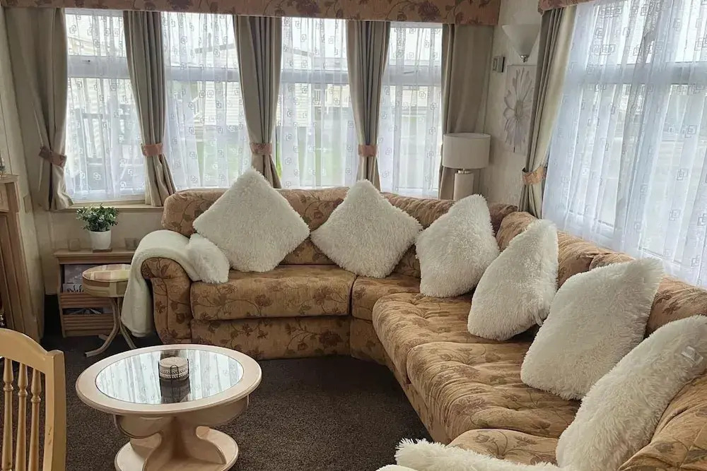 2 Bedroom Caravan - Sleeps 6 - Parking, Seaside