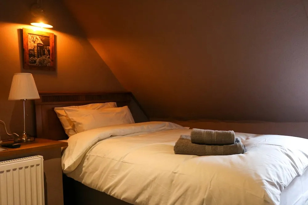 The Hollybush Inn and B&B