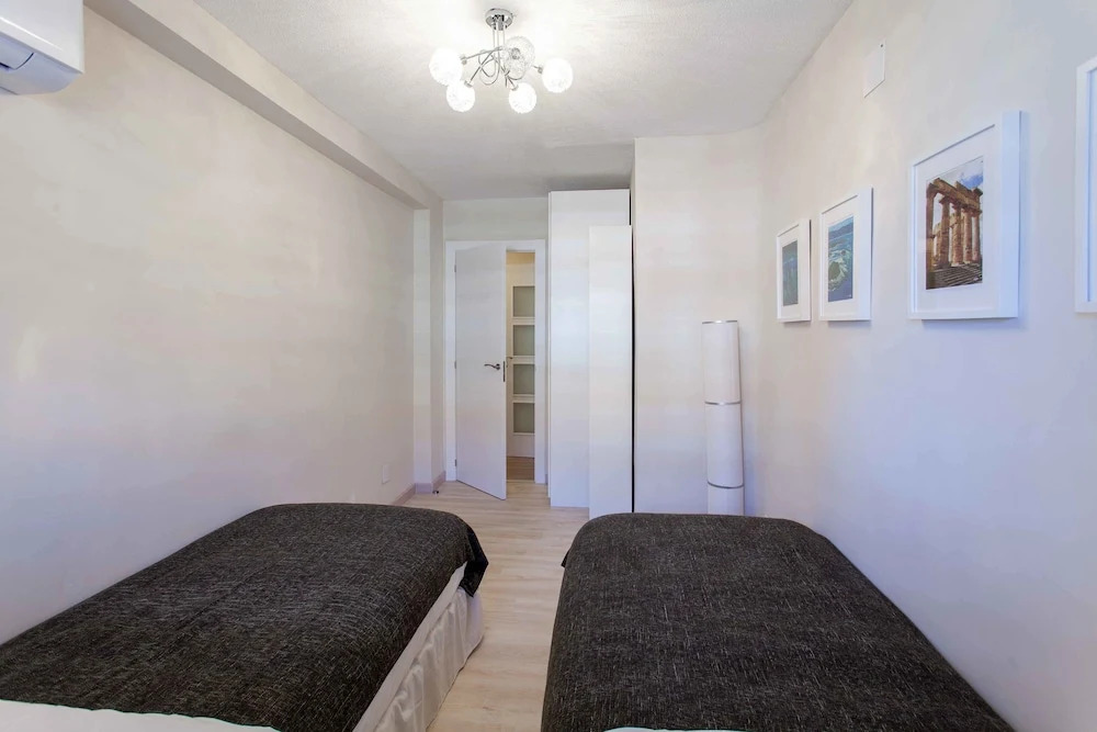 Valencia Flat Rental - Malvarrosa Beach Cavite