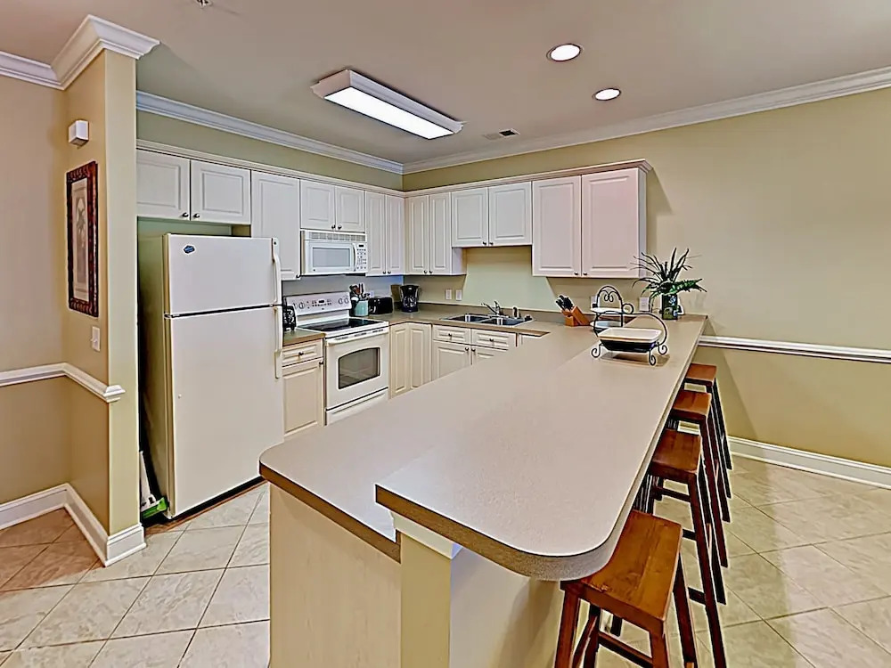 New Listing! Centrally Located W/ Pool 3 Bedroom Condo