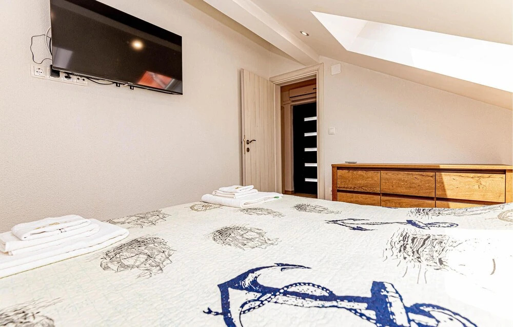 Nice Apartment in Pirovac With Wifi and 1 Bedrooms