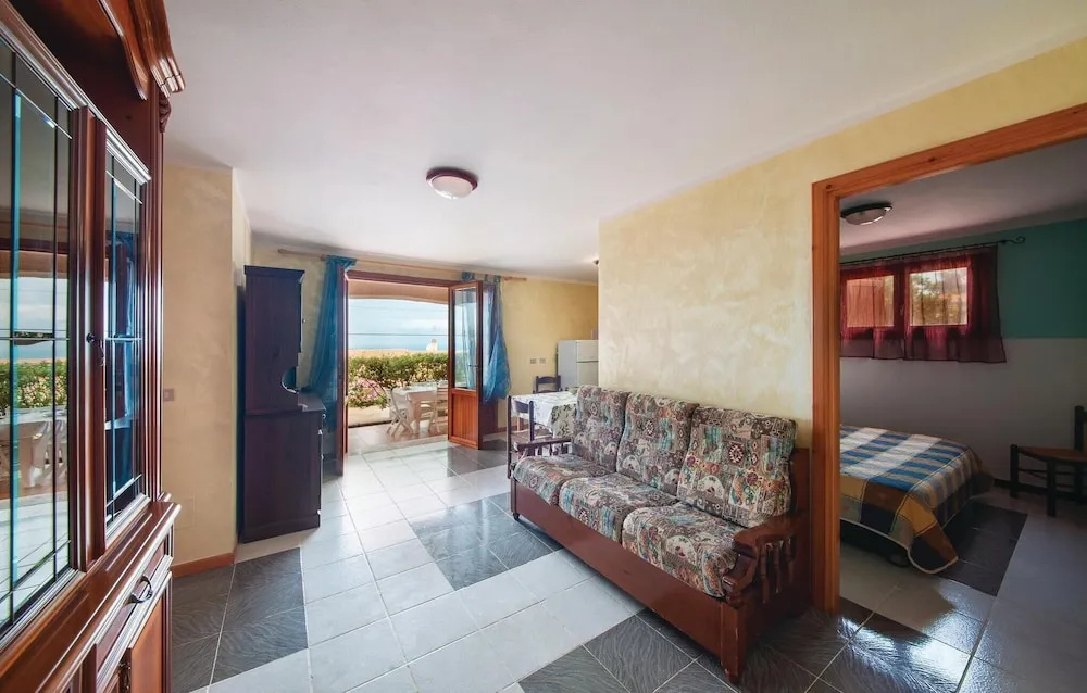 Stunning Apartment in Porto Alabe With 2 Bedrooms and Wifi