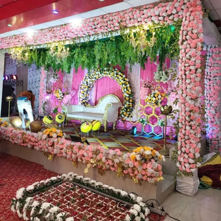 Hotel Vibrant Lawn And Banquet