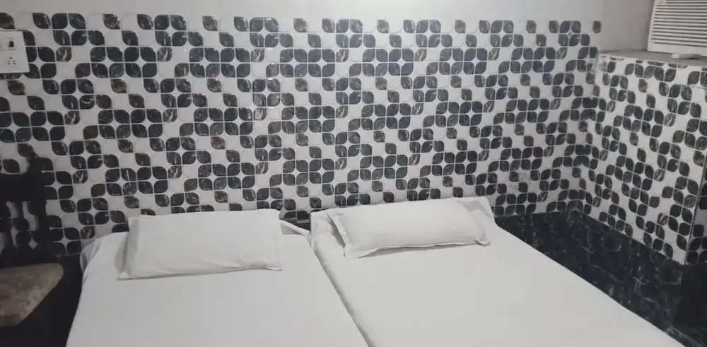 Goroomgo Agra Hotel Mathura