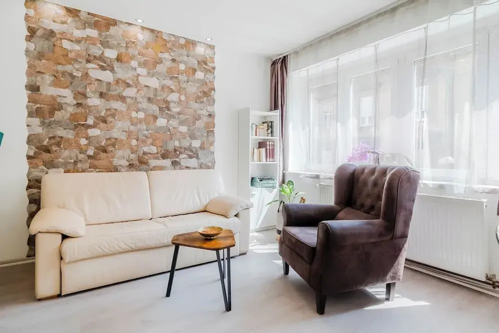 Charming Downtown Studio
