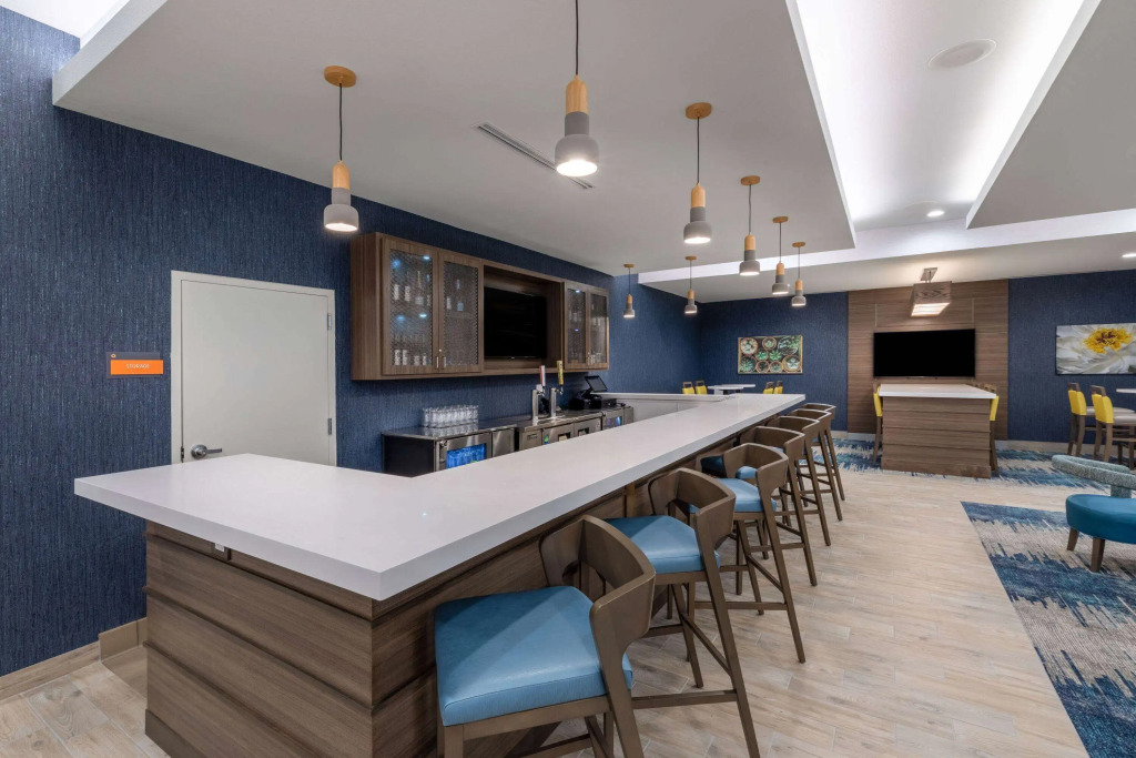 La Quinta Inn & Suites by Wyndham Round Rock near Kalahari