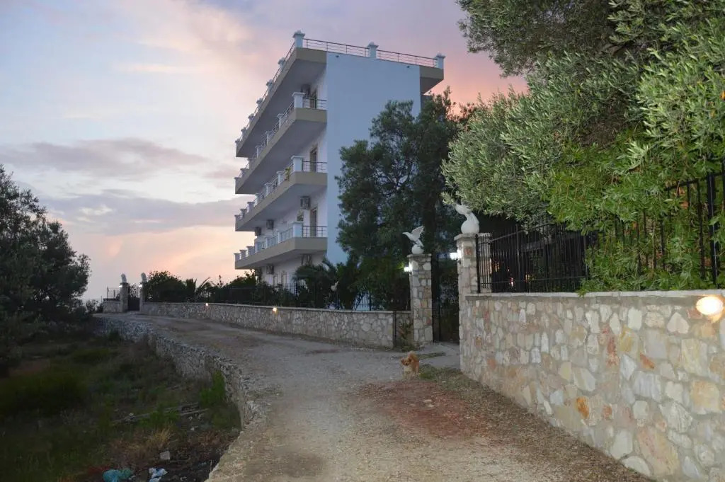 Mihalis Apartments