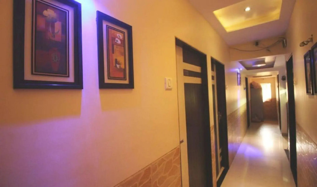 Apex Dormitory Andheri - Near Airport and Marol Metro Station